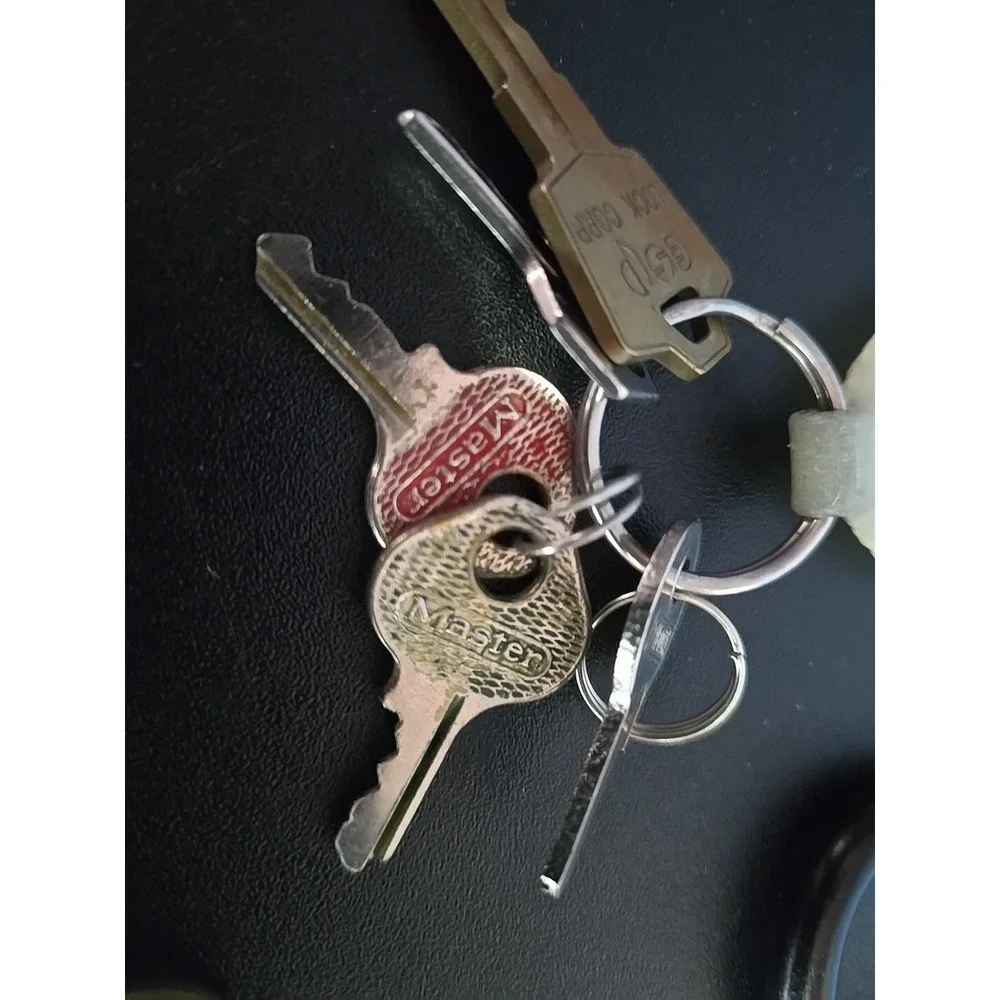 N/A vintage keys